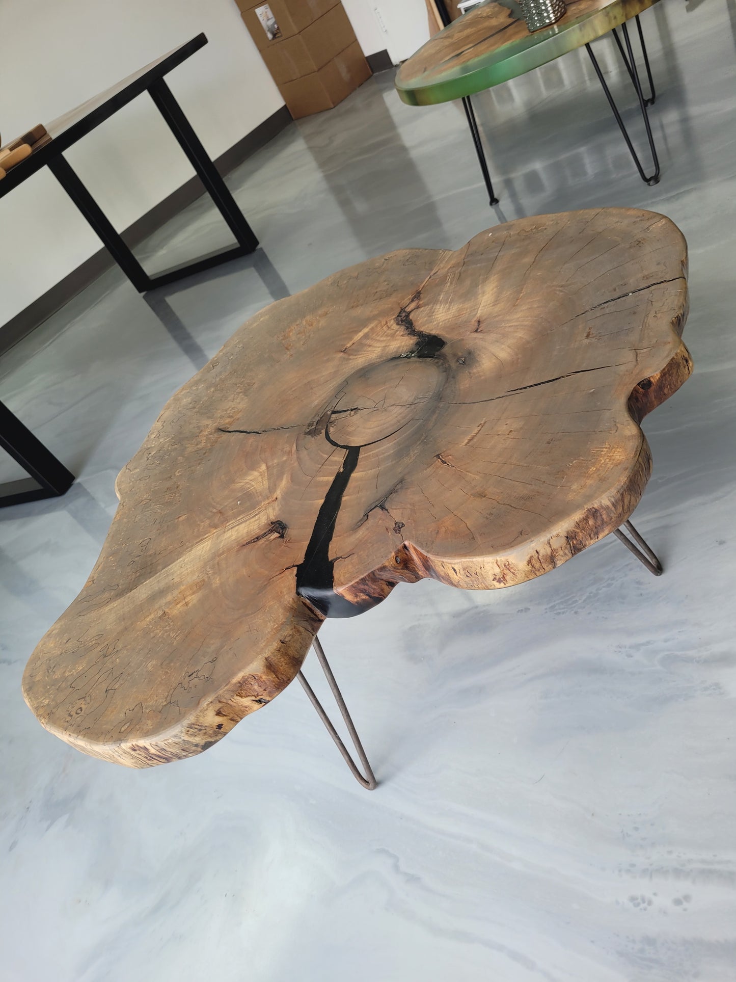 Table rivière tronc, coockie d'érable centenaire, fini (Rubio monocoat HGREY)