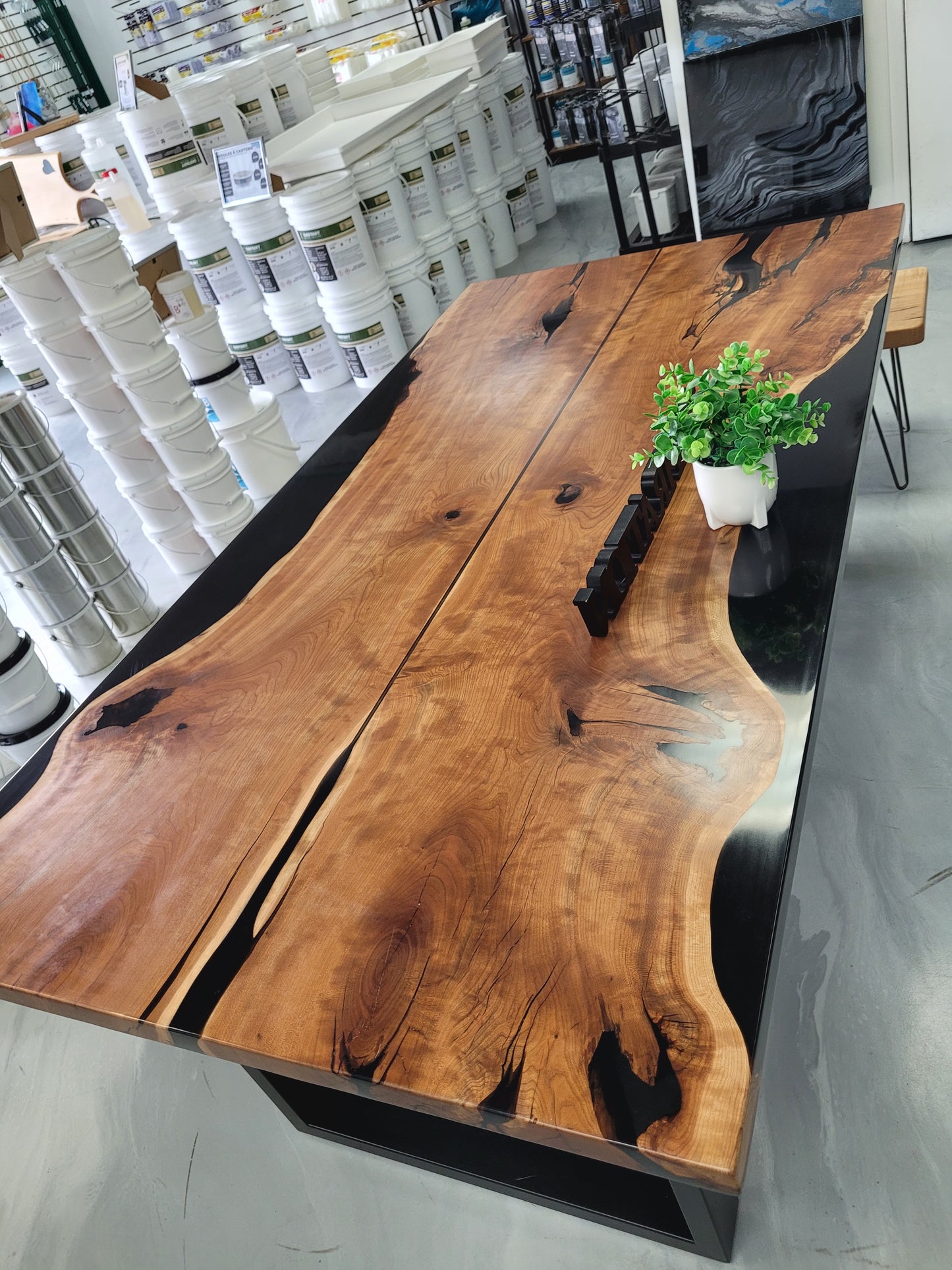 Table en cerisier et epoxy