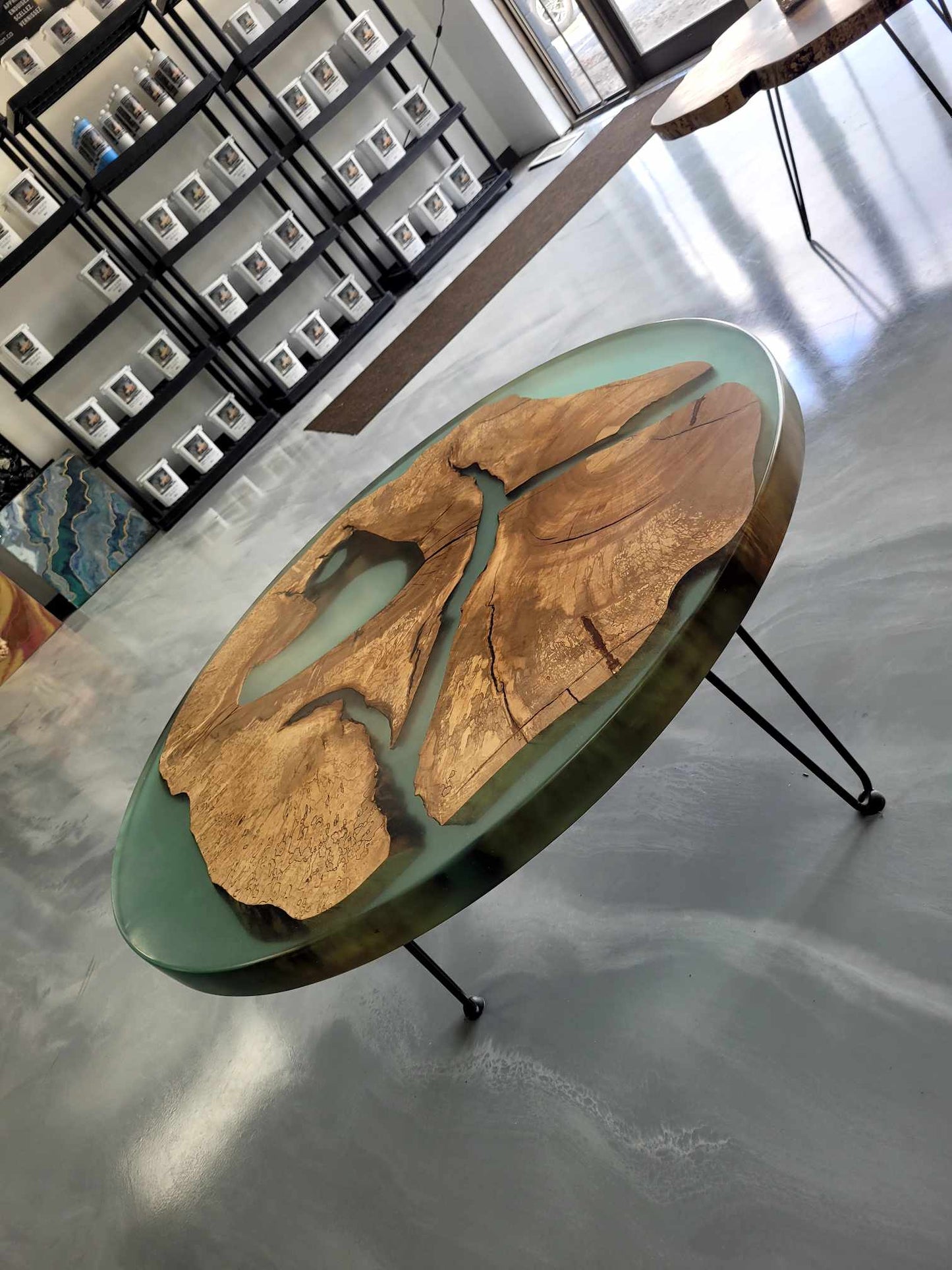 Table en érable centenaire et epoxy