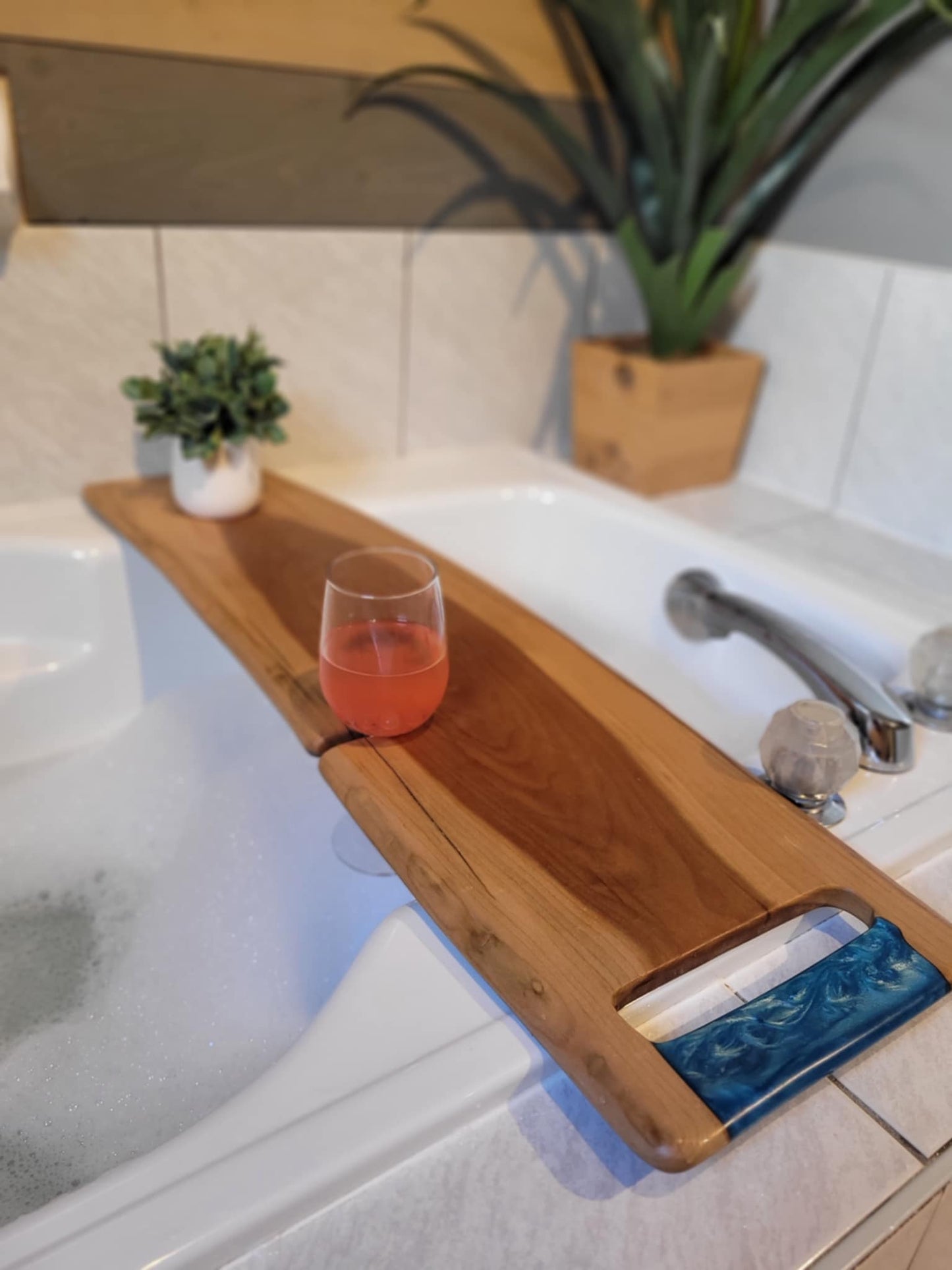 Plateau de bain en cerisier et epoxy