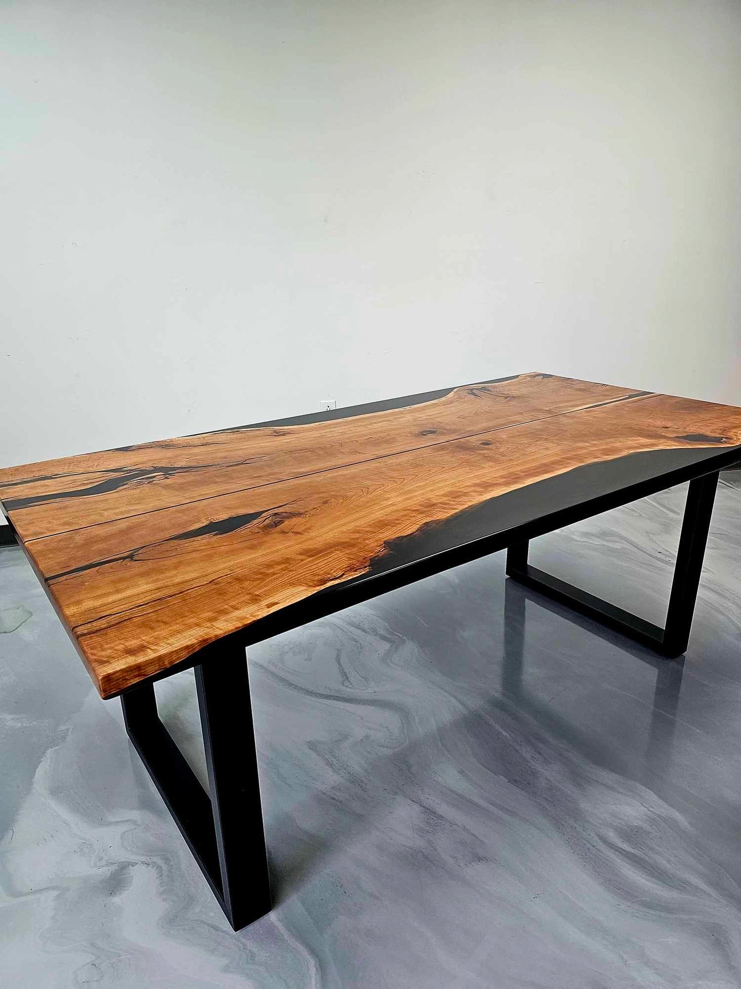 Table en cerisier et epoxy