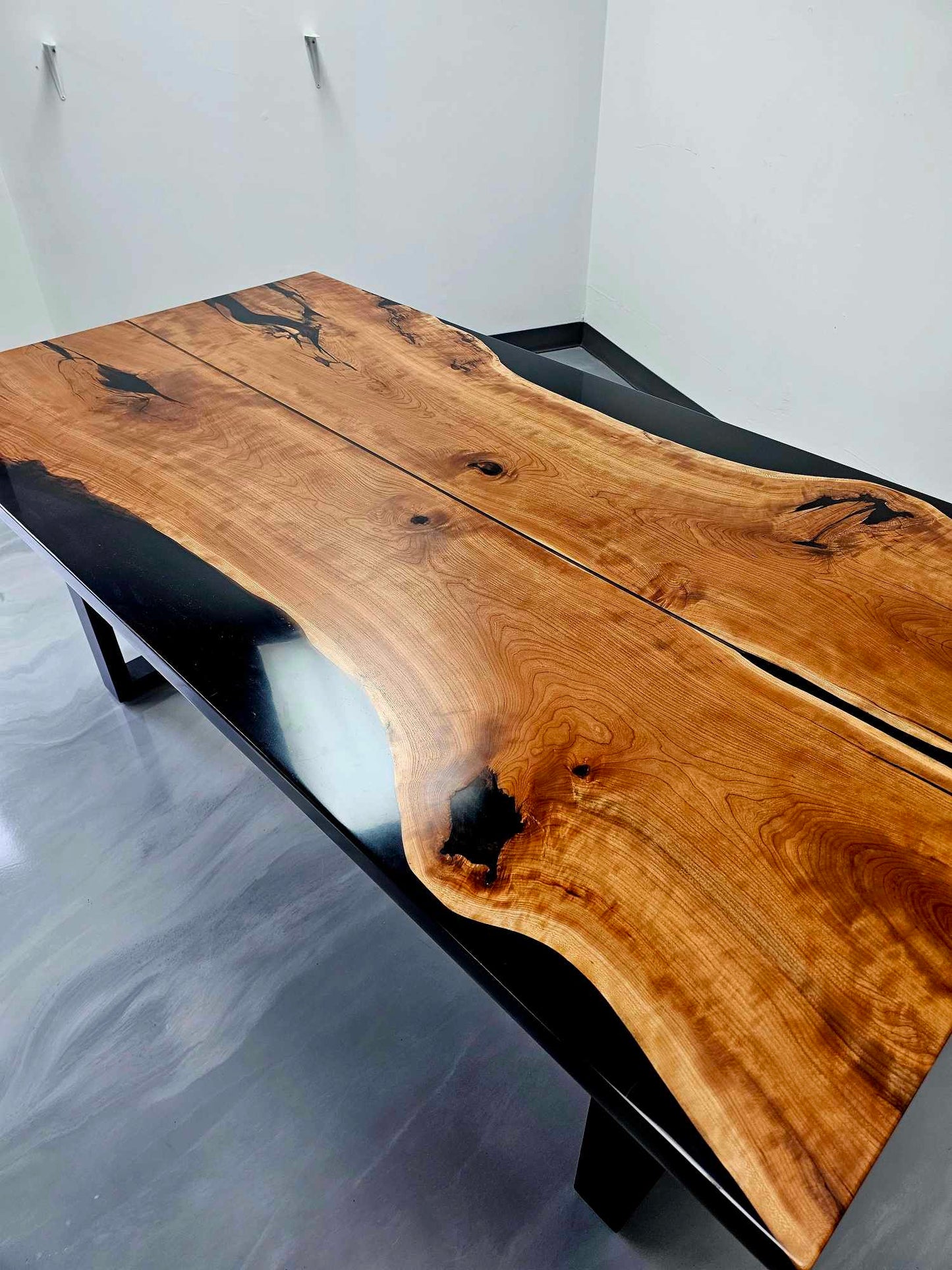 Table en cerisier et epoxy