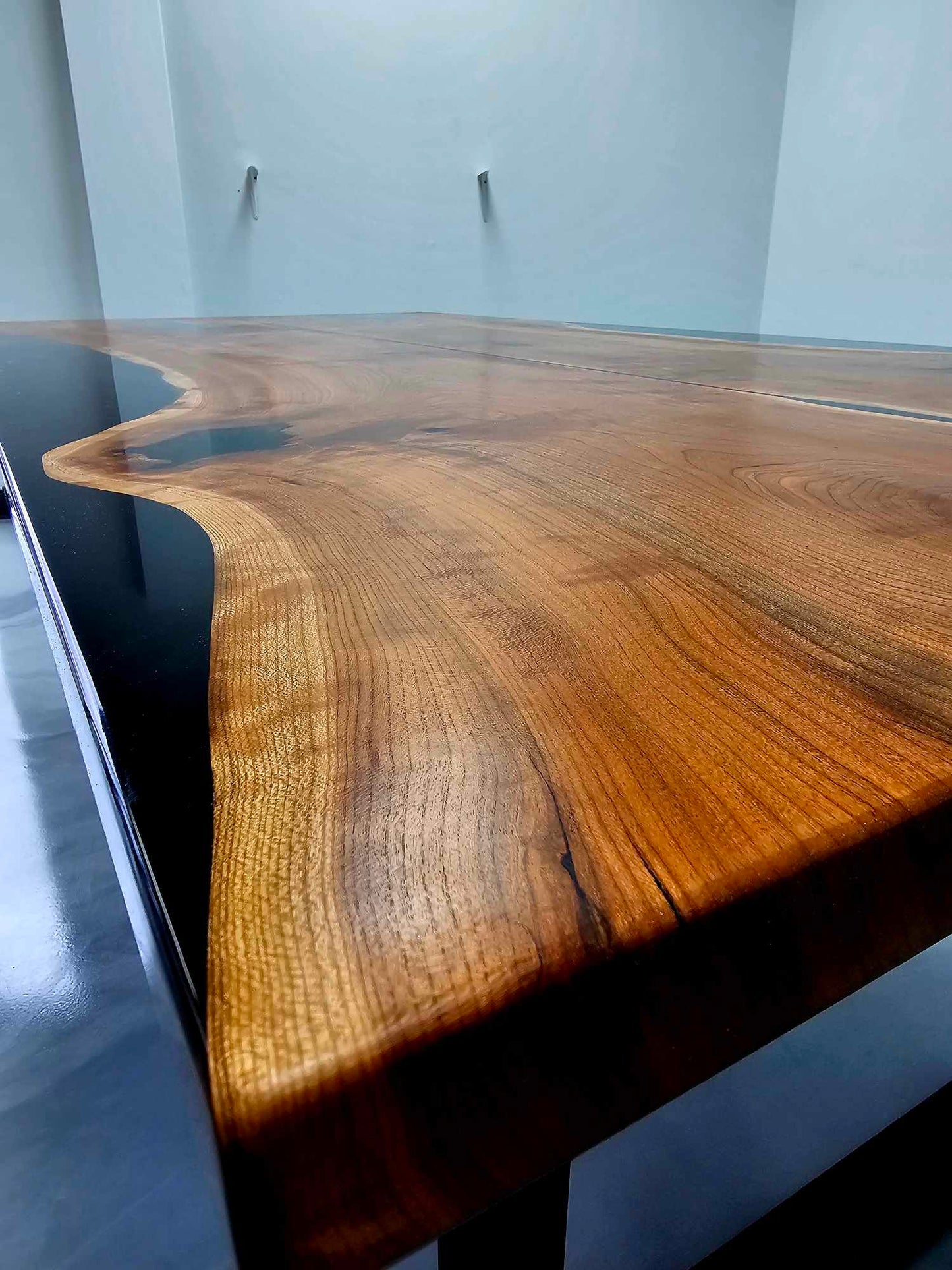 Table en cerisier et epoxy
