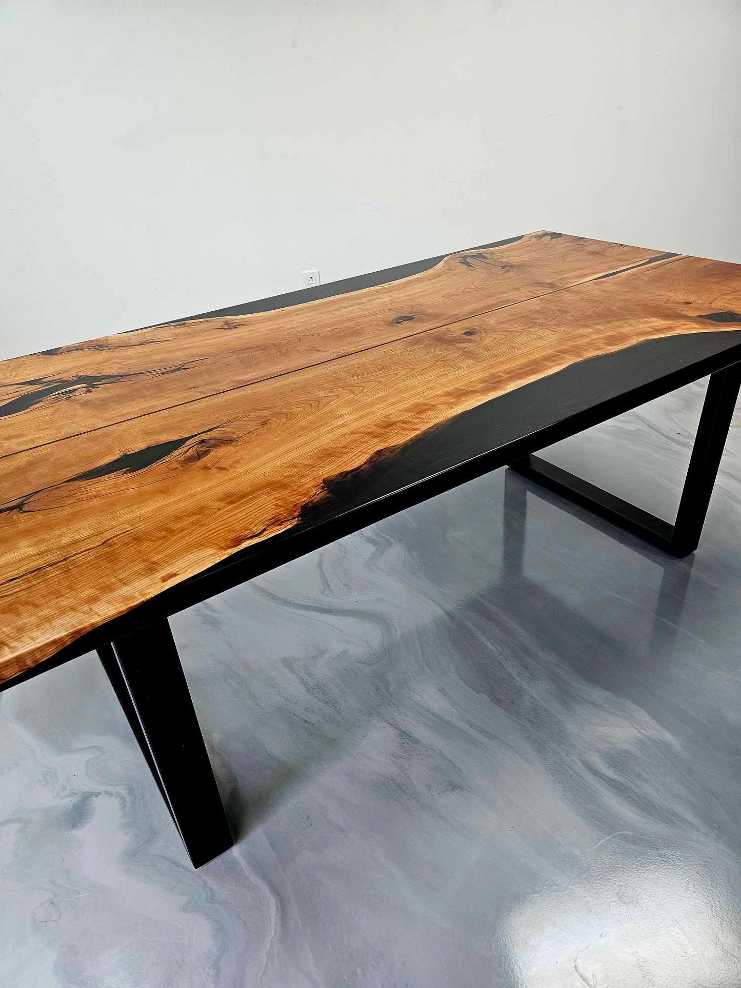 Table en cerisier et epoxy