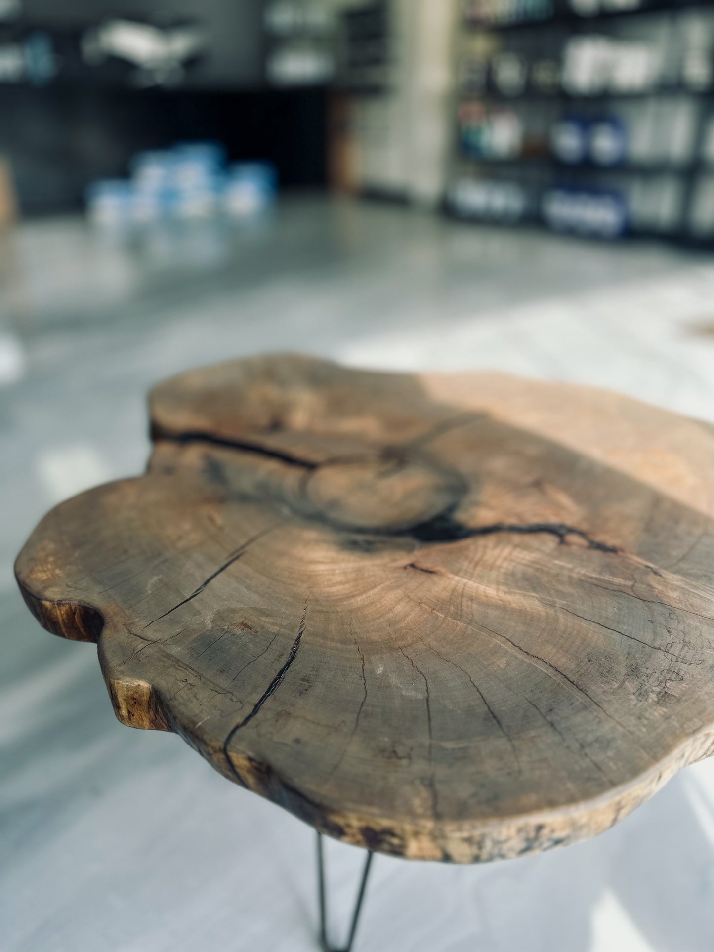 Table rivière tronc, coockie d'érable centenaire, fini (Rubio monocoat HGREY)