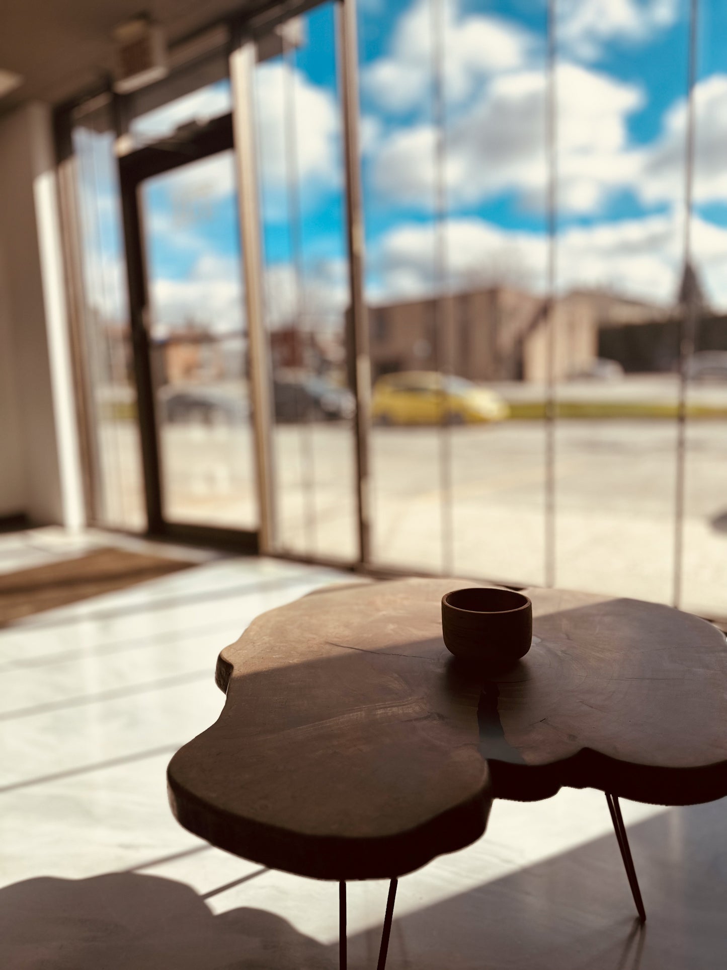 Table rivière tronc, coockie d'érable centenaire, fini (Rubio monocoat HGREY)